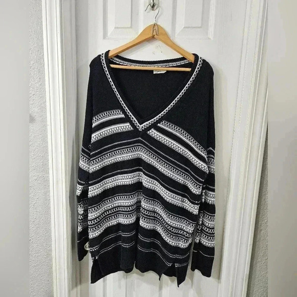 VINCE V Neck Sweater - Picture 9 of 9